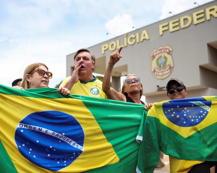 brazil’s-supreme-court-orders-jair-bolsonaro-to-begin-prison-sentence