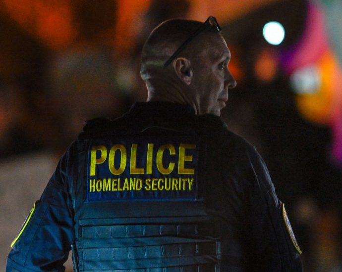 ice-offers-up-to-$280-million-to-immigrant-tracking-‘bounty-hunter’-firms