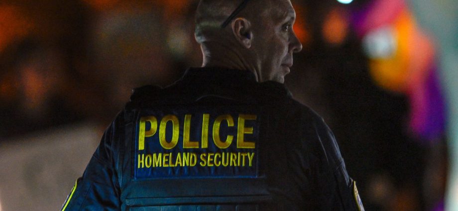 ice-offers-up-to-$280-million-to-immigrant-tracking-‘bounty-hunter’-firms