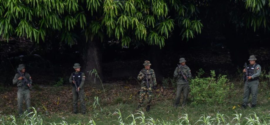 is-the-us.-invading-venezuela?-or-trying-to-make-a-deal?