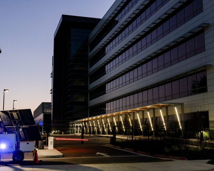 the-big-data-center-buildup