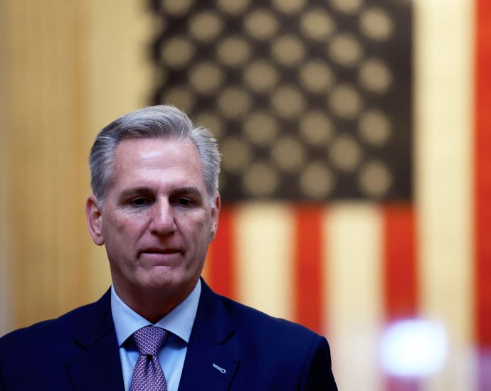 “canary-in-the-coal-mine”:-mccarthy-predicts-gop-exodus-following-greene-resignation