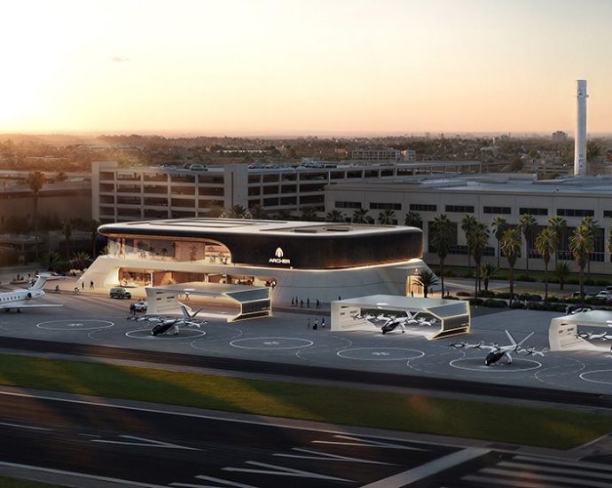 archer-to-acquire-storied-los-angeles-airport,-repurposing-it-as-an-electric-air-taxi-hub