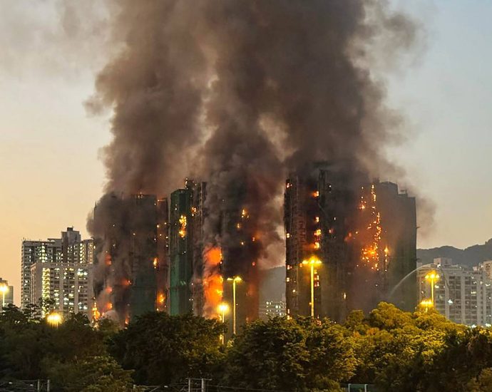 fire-engulfs-high-rise-housing-estate,-killing-at-least-4-in-hong-kong