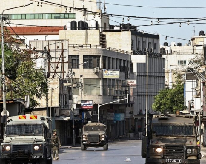 israel-lays-siege-to-occupied-west-bank’s-tubas,-displaces-tens-of-families