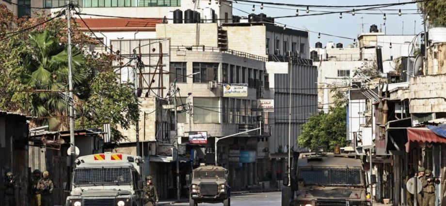 israel-lays-siege-to-occupied-west-bank’s-tubas,-displaces-tens-of-families