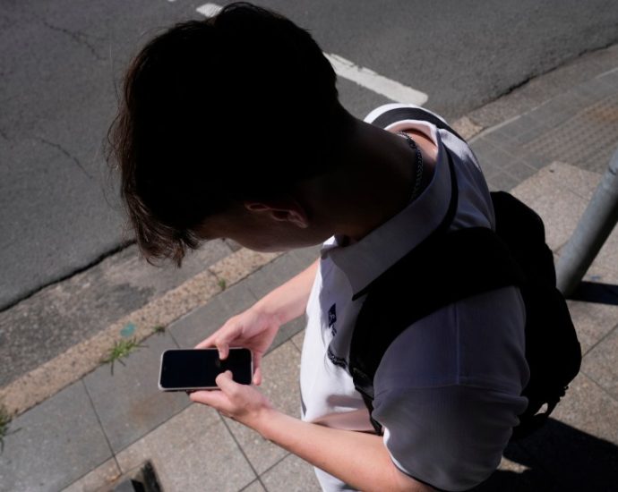 australia-will-enforce-a-social-media-ban-for-children-under-16-despite-a-court-challenge