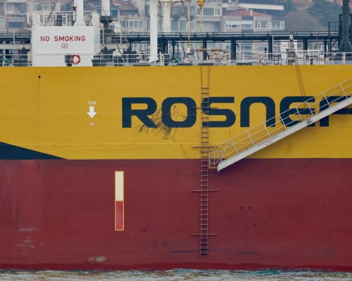 russia’s-‘shadow-vessels’-using-false-flags-to-skirt-sanctions,-report-says