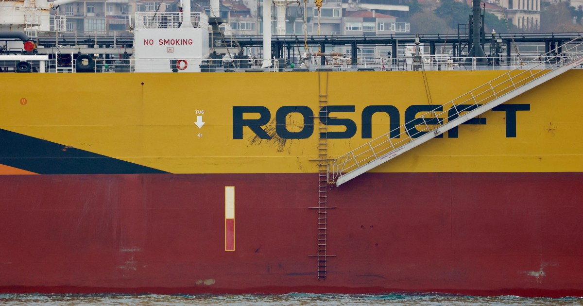 russia’s-‘shadow-vessels’-using-false-flags-to-skirt-sanctions,-report-says