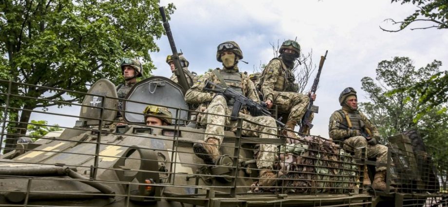 russia-doesn’t-need-to-storm-myrnohrad—just-wait-for-a-sunny-day