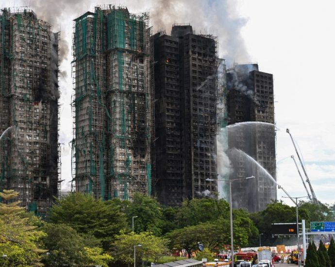 hong-kong-high-rise-fire-live:-blaze-kills-at-least-44,-hundreds-missing