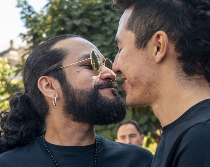 at-the-border,-queer-joy-becomes-protest:-hiv-activists-defy-stigma-on-world-aids-day-eve