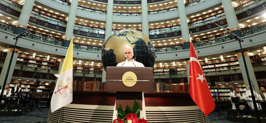 pope-leo-warns-‘future-of-humanity-is-at-stake’-during-turkiye-visit