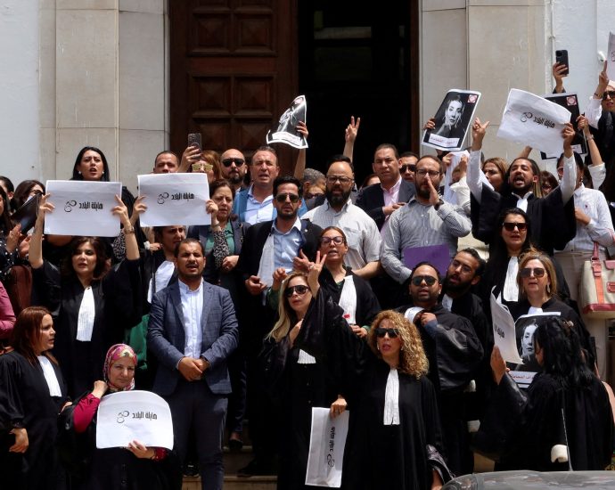 tunisia-frees-prominent-lawyer-and-critic-of-president-saied