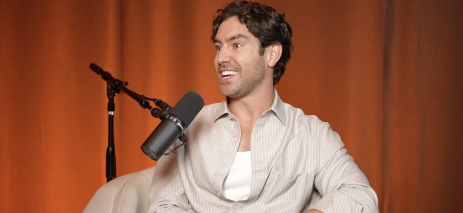 robbie-simpson-admits-hallmark’s-‘finding-mister-christmas’-helped-him-heal-old-wounds-(exclusive)