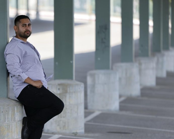 californians-sharply-divided-along-partisan-lines-about-immigration-raids,-poll-finds