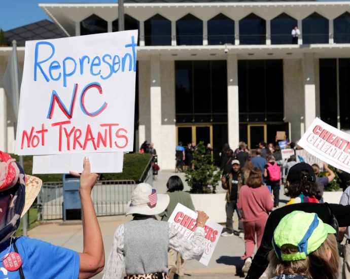 judges-allow-north-carolina-to-use-a-map-drawn-in-bid-to-give-republicans-another-us.-house-seat