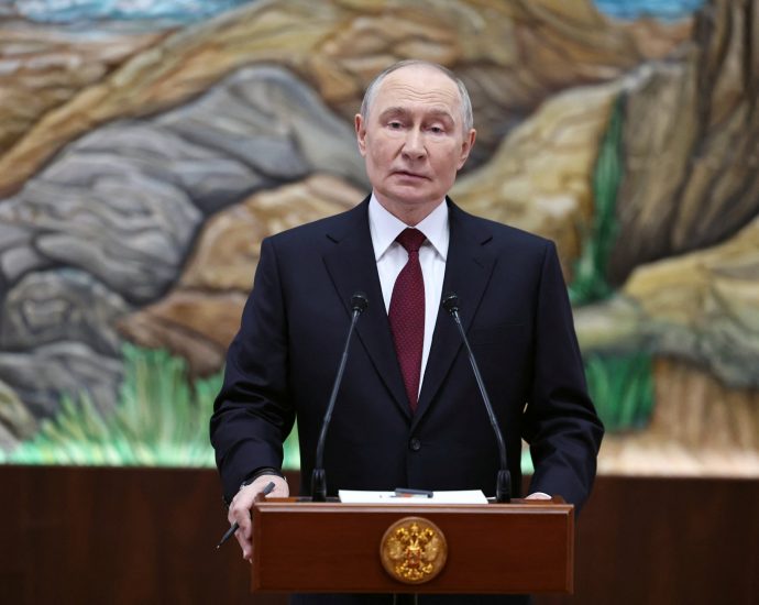putin-says-he-is-ready-to-guarantee-in-writing-no-russian-attack-on-europe