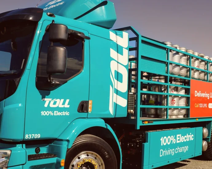 Toll’s new Volvo FE Electric truck will deliver Origin Energy’s Gas in Queensland