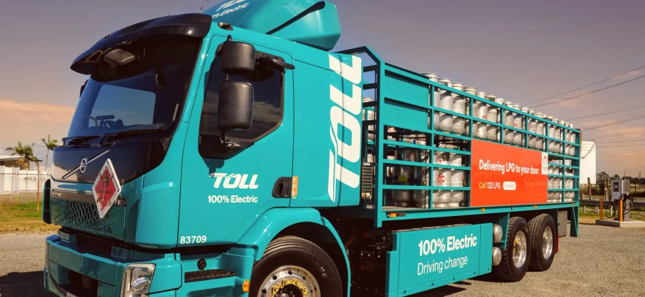 Toll’s new Volvo FE Electric truck will deliver Origin Energy’s Gas in Queensland