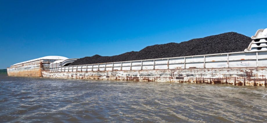 invasive-scud-is-threatening-the-great-lakes-pollution-might-be-helping-to-keep-it-back.