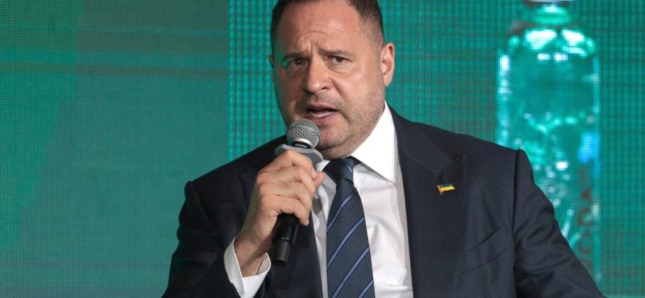 ukrainian-anti-corruption-units-raid-home-and-offices-of-zelenskyy’s-chief-of-staff