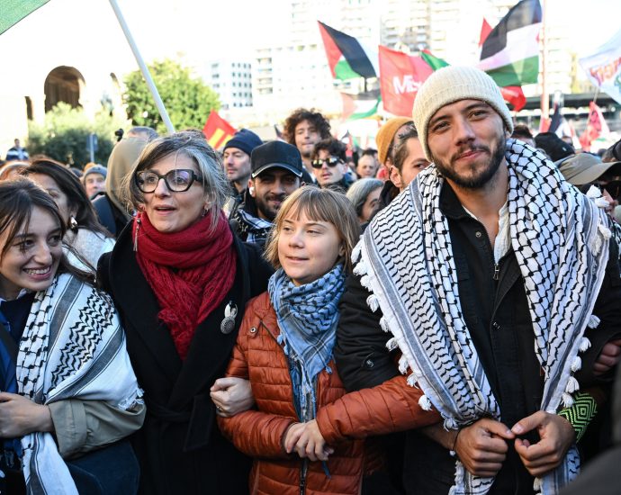 thunberg-and-albanese-join-pro-palestine-protests-in-italy
