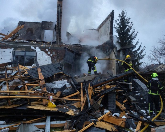 russian-strikes-on-kyiv-kill-three-as-ukraine-envoys-travel-to-us-for-talks