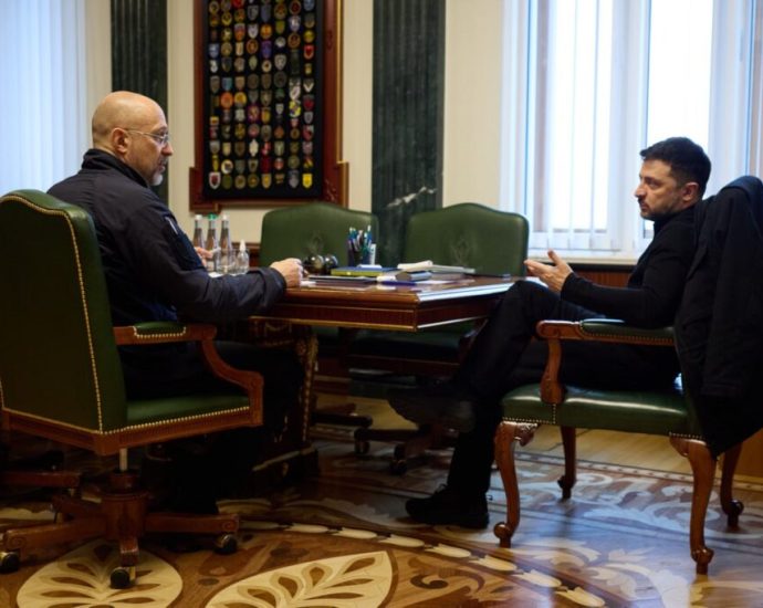 defense-minister-gets-new-assignment:-zelenskyy-calls-for-updated-military-planning-amid-ongoing-operations