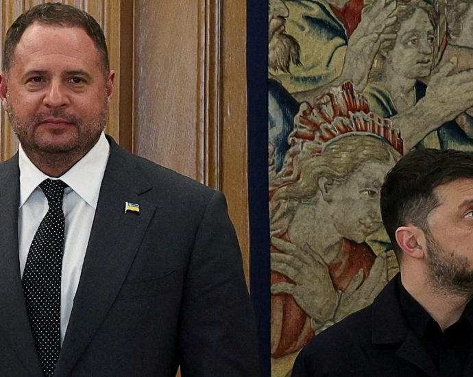 what-next-for-ukraine-after-president-zelenskyy’s-top-aide-quits?