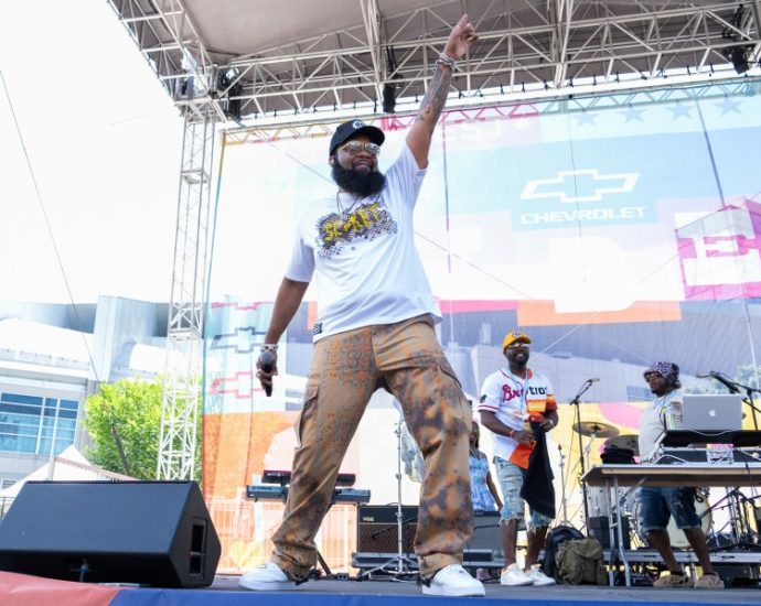 ai-country-hit-‘walk-my-walk’-built-on-blanco-brown’s-sound-sparks-questions-of-attribution,-ethics