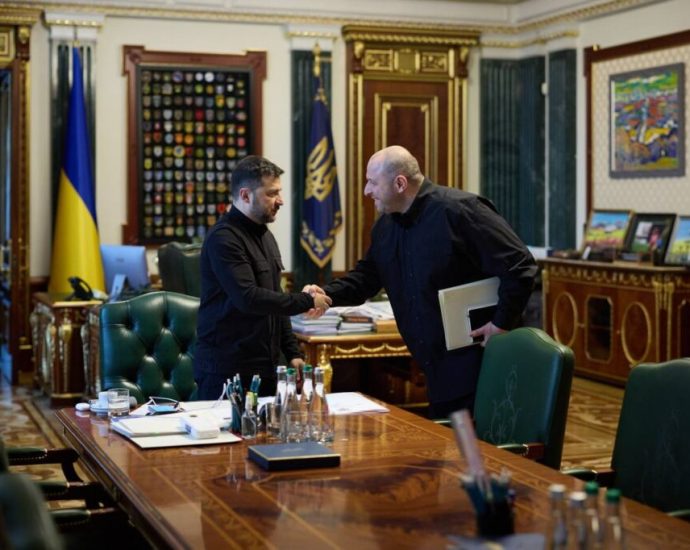 zelenskyy-expects-sunday-report-as-negotiating-team-arrives-in-america