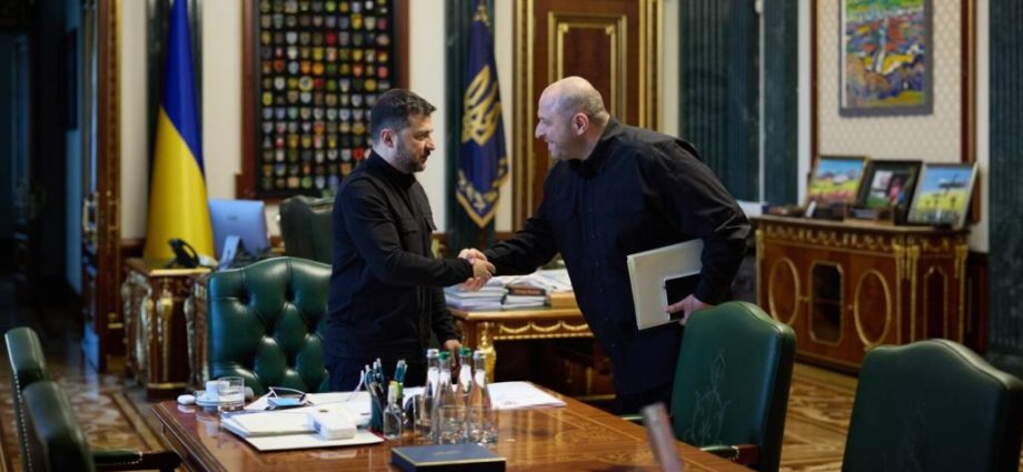 zelenskyy-expects-sunday-report-as-negotiating-team-arrives-in-america