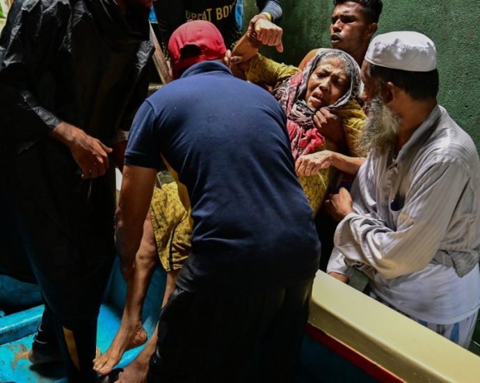 ‘neighbourhoods-buried-under-mud’:-sri-lanka-floods-death-toll-rises-to-159