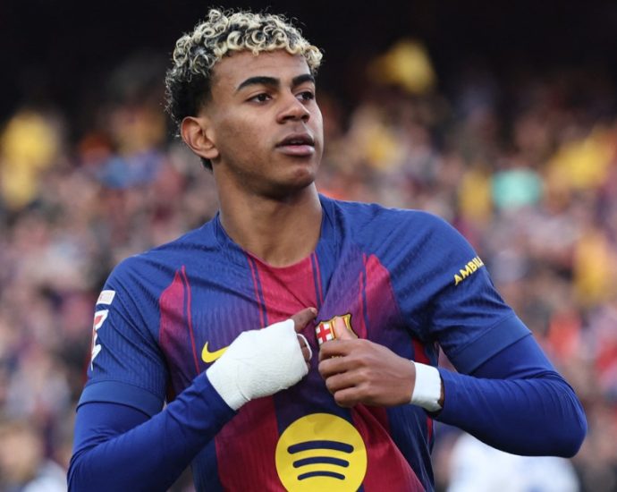 yamal,-olmo-score-goals-as-barcelona-rallies-to-beat-alaves