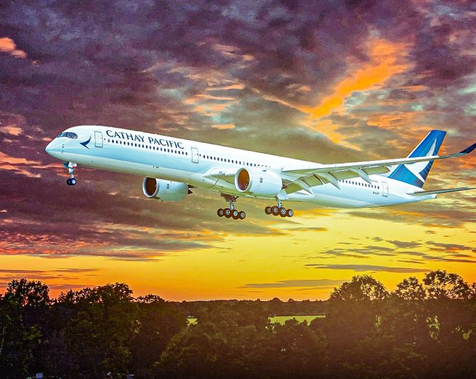 cathay-pacific-airbus-a350-1000-tail-strike-in-hong-kong-after-botched-landing