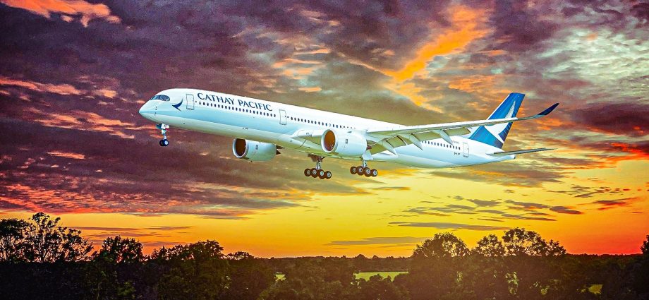 cathay-pacific-airbus-a350-1000-tail-strike-in-hong-kong-after-botched-landing
