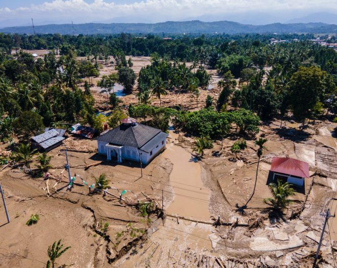indonesia-floods-death-toll-rises-to-442-as-people-hunt-for-food-and-water
