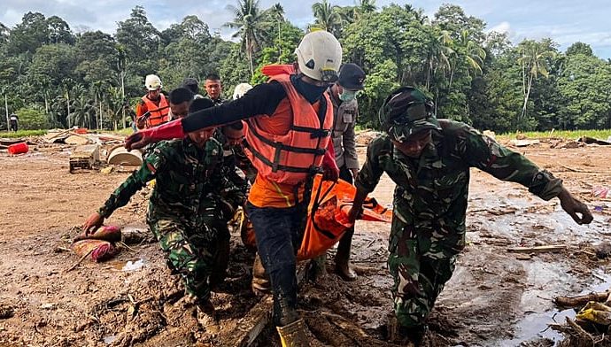 aerial-footage-shows-destruction-left-by-floods-and-landslides-that-killed-over-400-in-indonesia