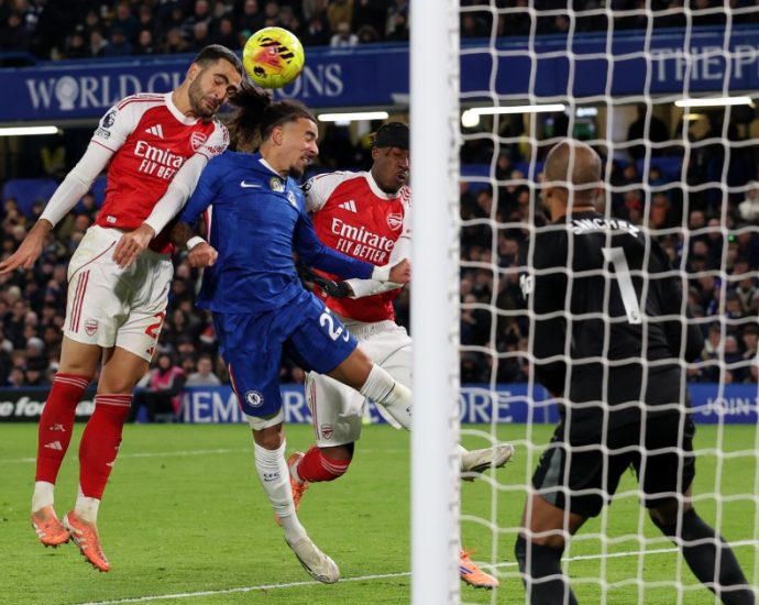 merino-strikes-to-earn-arsenal-bruising-1-1-draw-against-10-man-chelsea