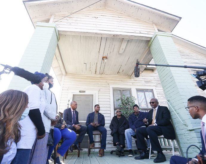 petrochemical-expansion-in-texas-will-fall-heavily-on-communities-of-color,-study-finds 