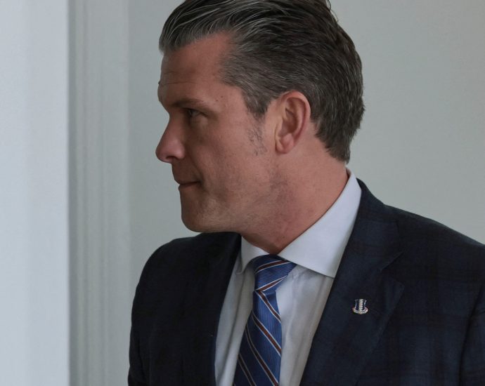 hegseth’s-alleged-‘follow-on’-boat-strike-prompts-senate,-house-inquiries