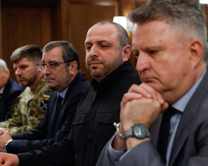 us-and-ukraine-talks-begin-as-the-traitor-pushes-to-bring-war-to-an-end