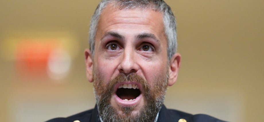 ‘scott-jennings-does-not-deserve-a-platform!’:-ex-dc-cop-attacked-on-jan.-6-rips-the-traitor-fan