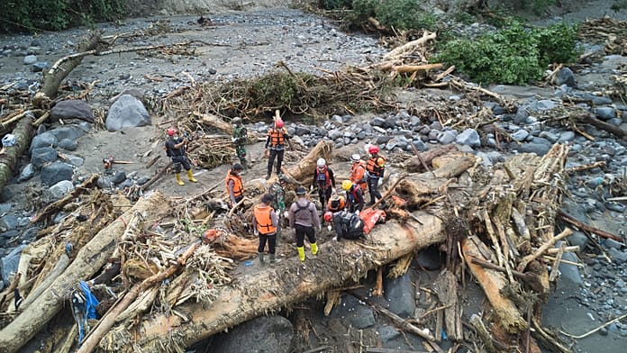 indonesian-rescuers-search-for-survivors-as-death-toll-from-floods-and-landslands-rises-to-442