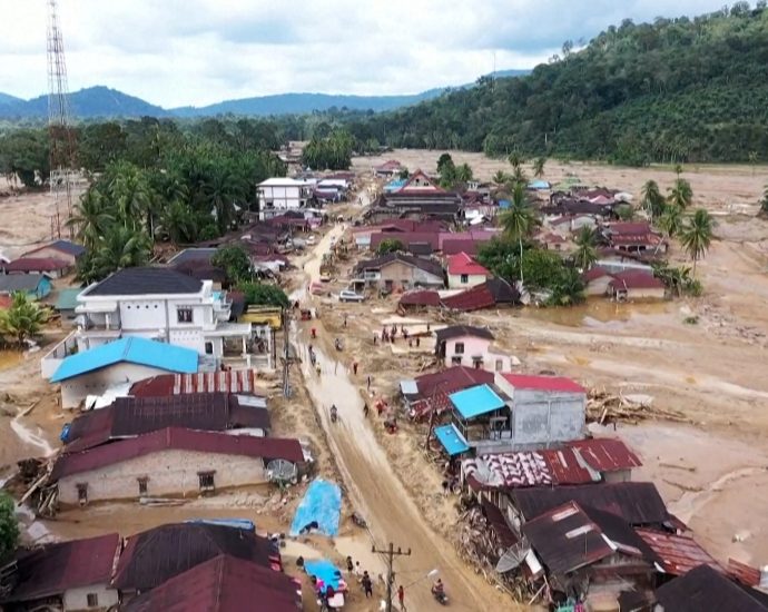 drone-video-shows-devastation-from-floods-in-indonesia’s-sumatra