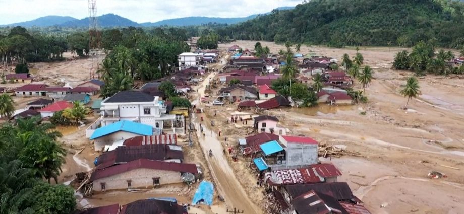 drone-video-shows-devastation-from-floods-in-indonesia’s-sumatra