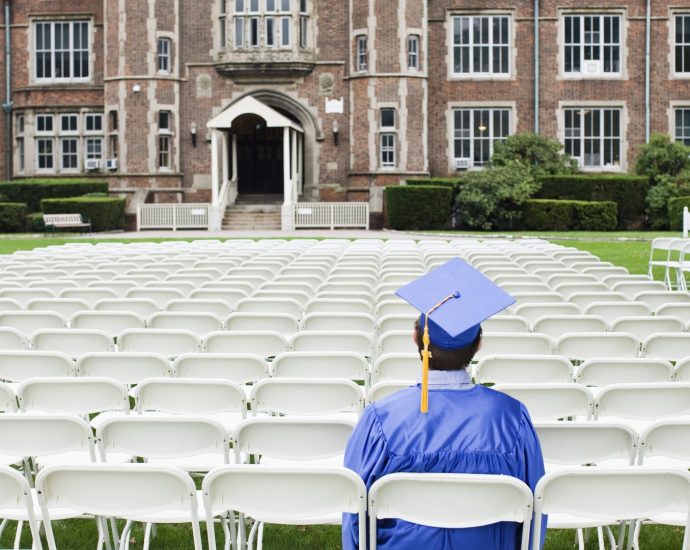 big-myth-on-campus:-most-americans-no-longer-see-value-in-a-college-degree