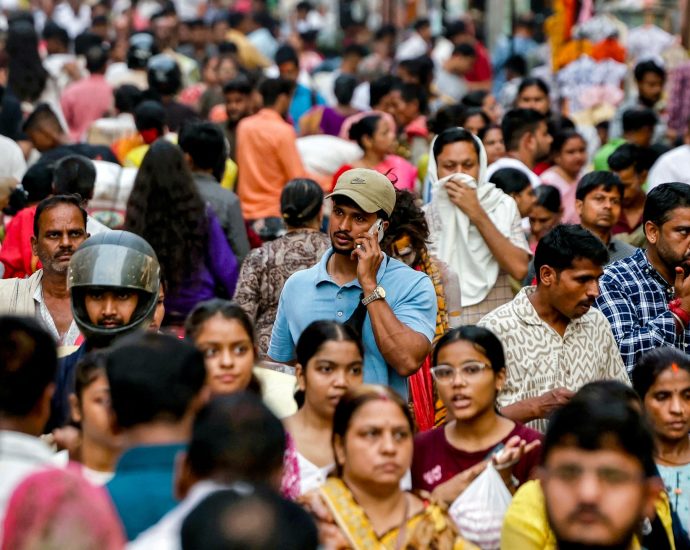 india-orders-phone-makers-to-pre-install-state-owned-web-safety-app:-report