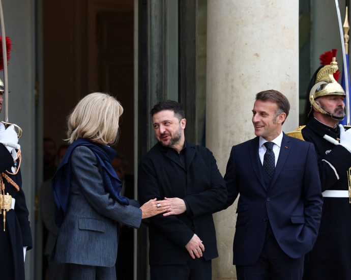 ukraine-seeks-to-shore-up-support-in-brussels,-paris